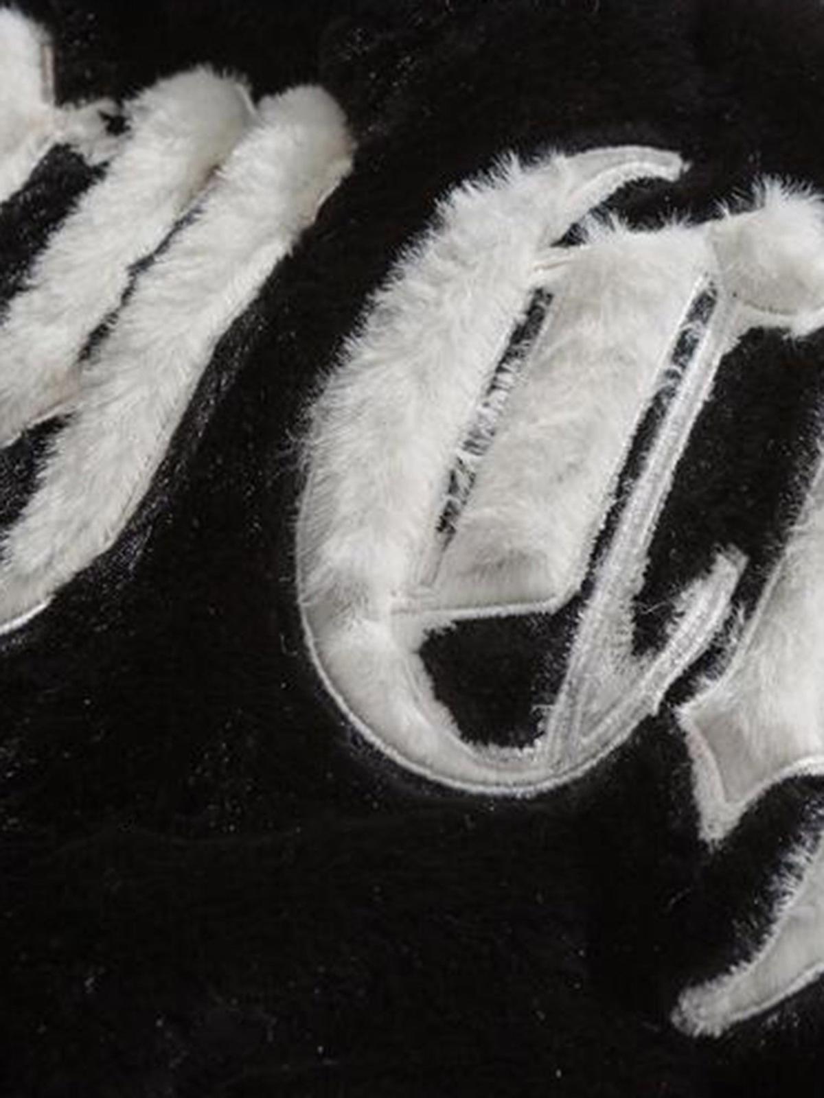 Chaqueta Fleece Letter Valmont — Distinción urbana irresistible | Rojo