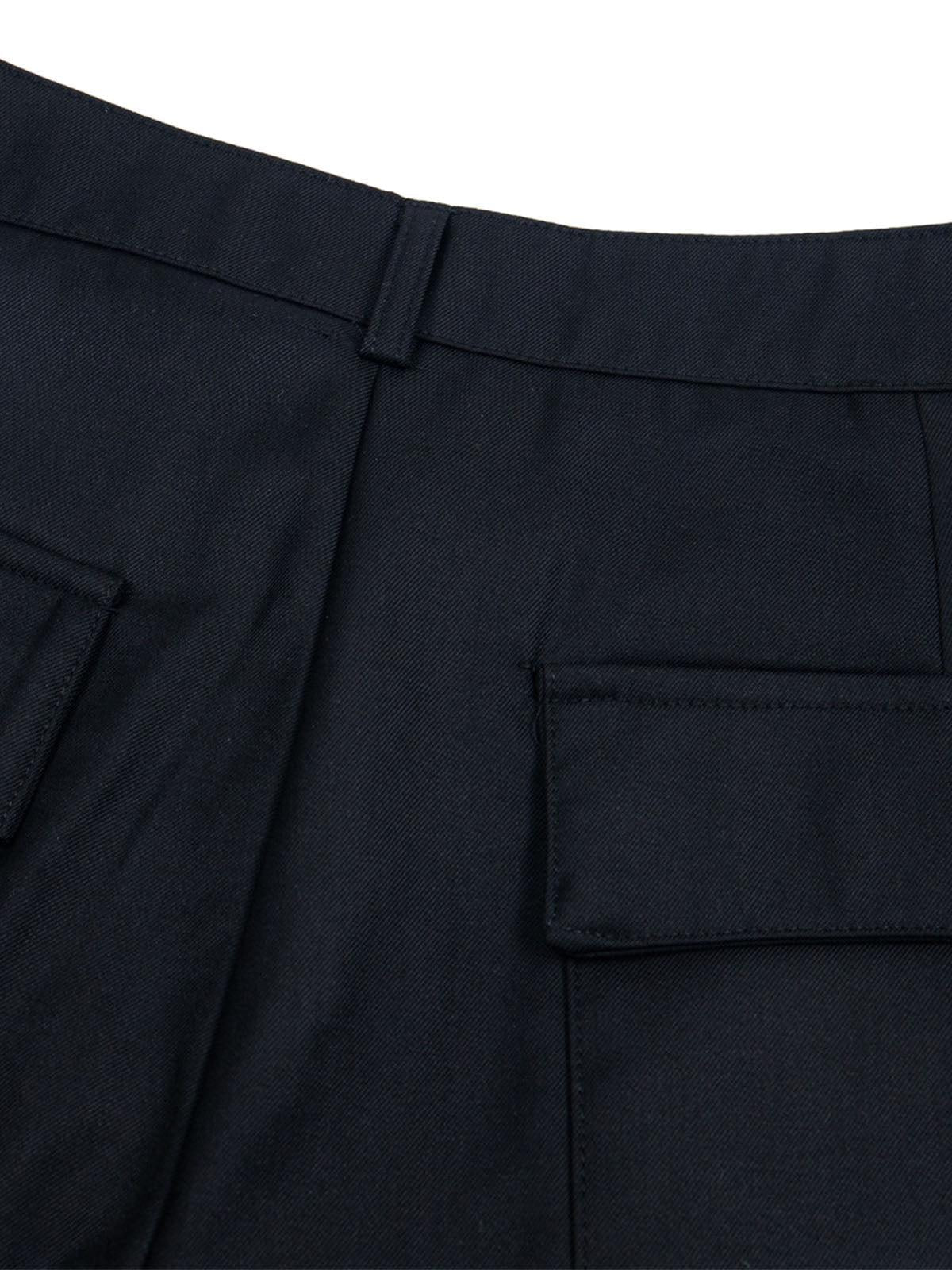 Short Pleated Rivet Valmont — Distinción urbana irresistible | Urban