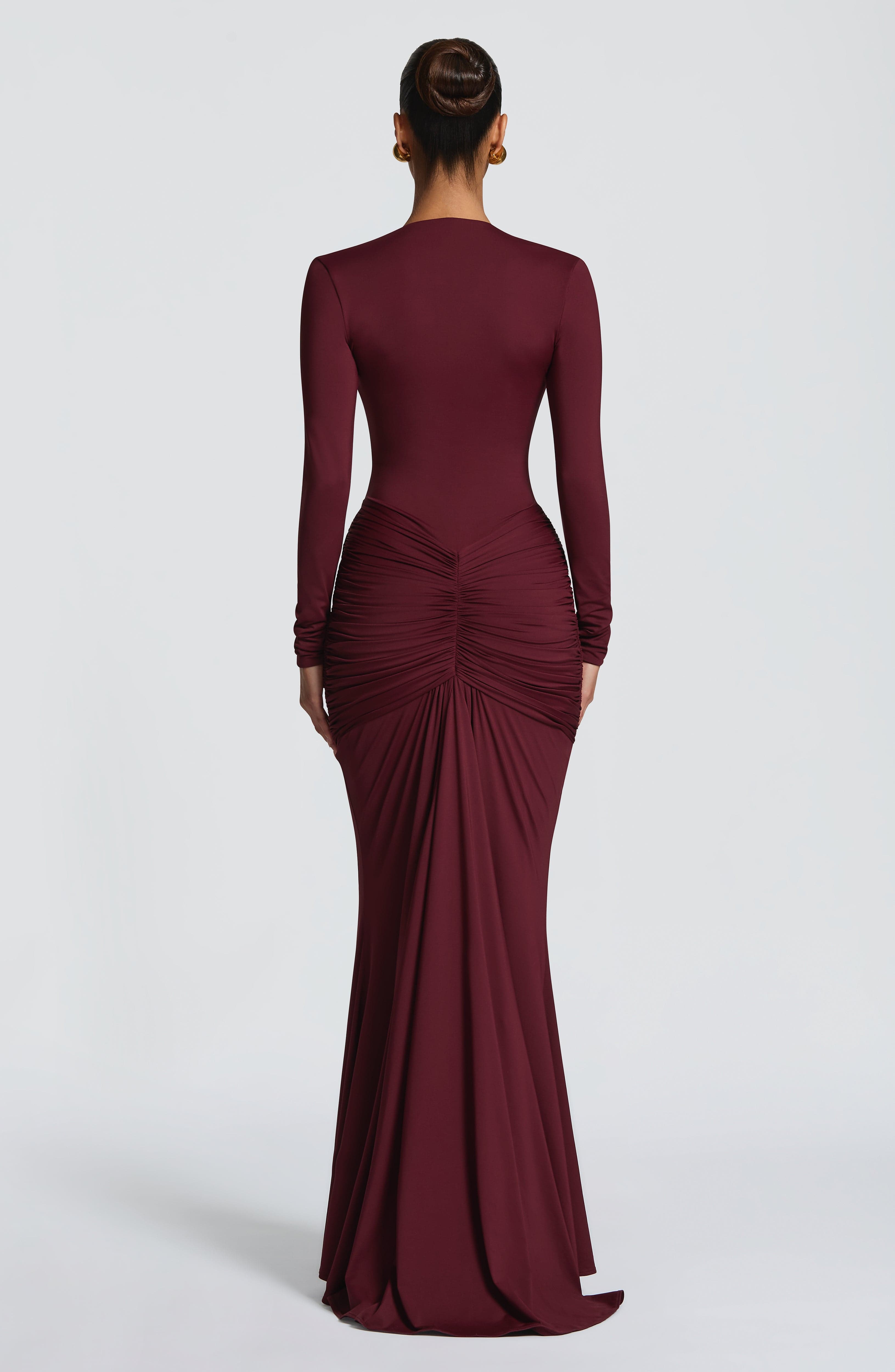 Tara Valmont — Vestido Largo Lacado Cereza | Edición Limitada