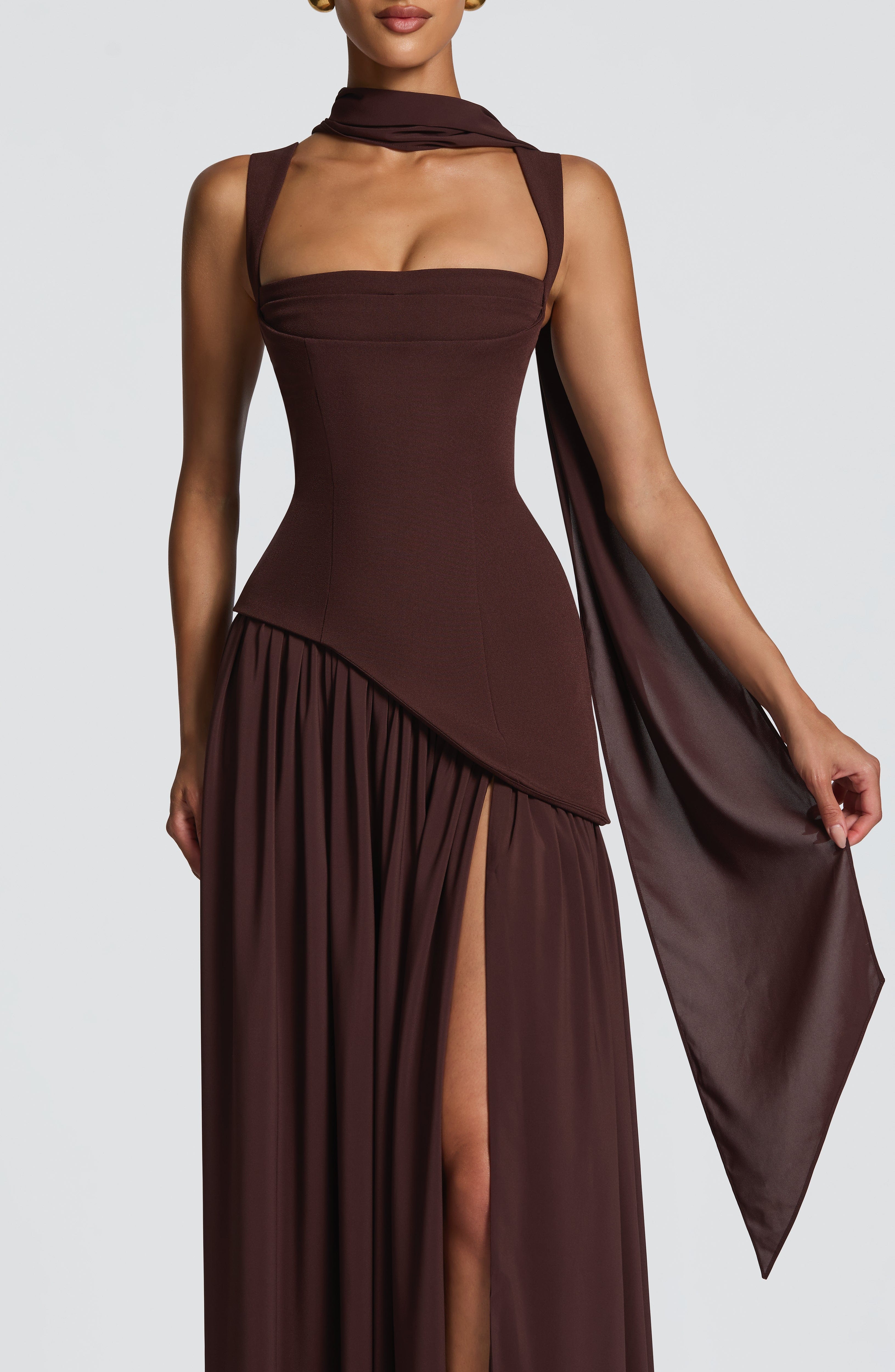 Tullulah Valmont — Vestido Largo Marrón Ciruela | Edición Limitada