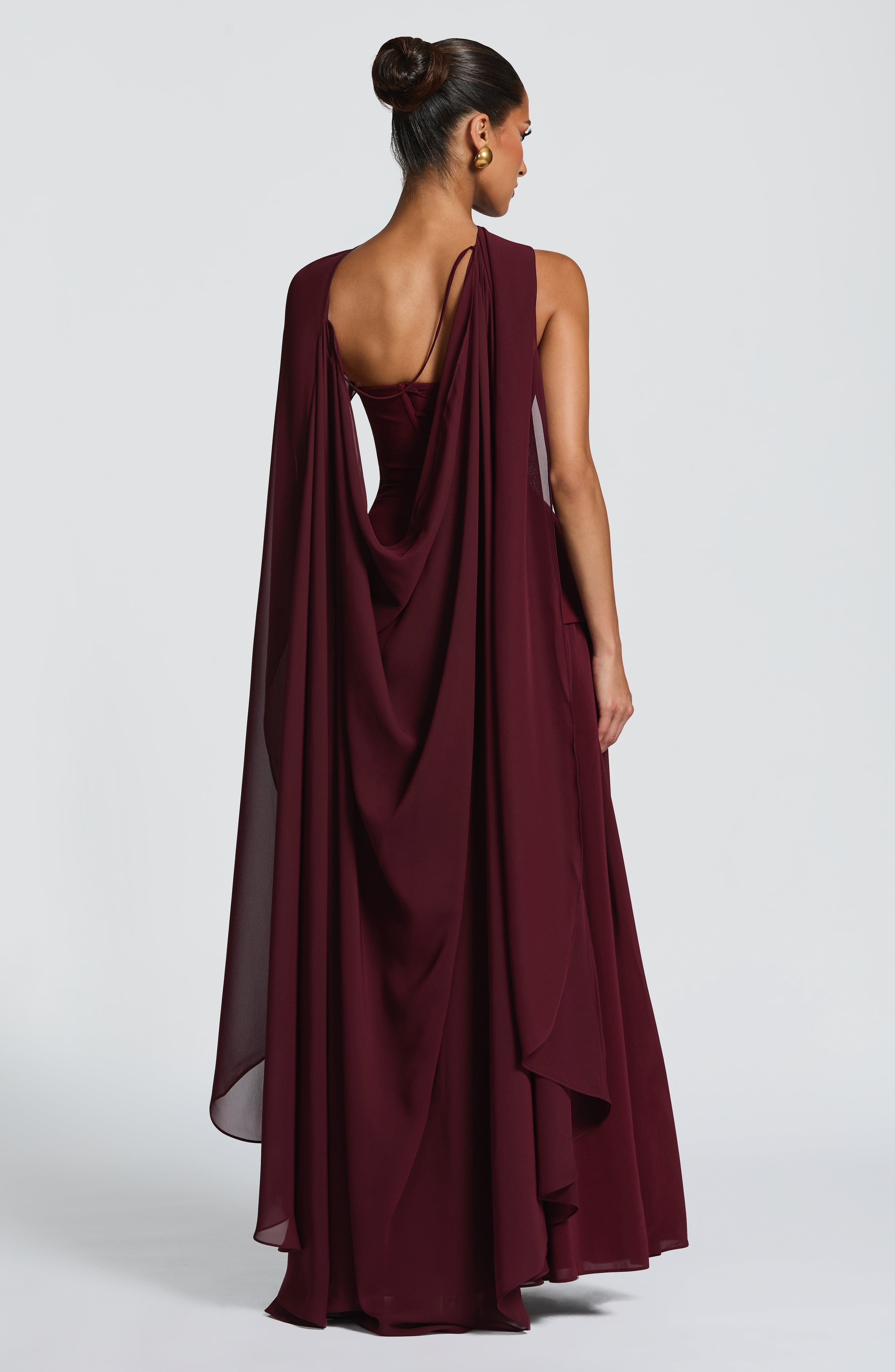 Vietta Valmont — Vestido Largo Lacado Cereza | Edición Limitada