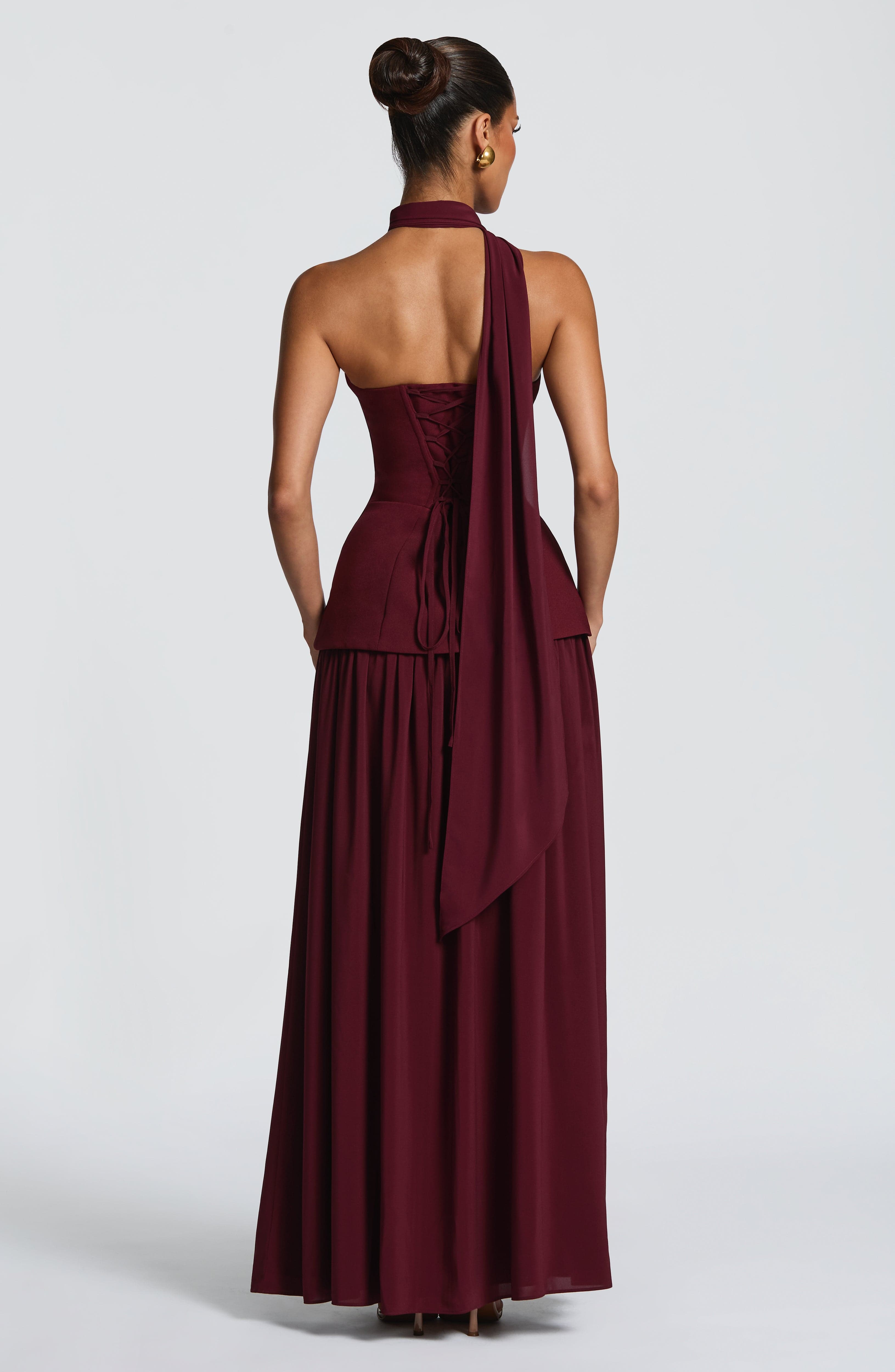 Vietta Valmont — Vestido Largo Lacado Cereza | Edición Limitada