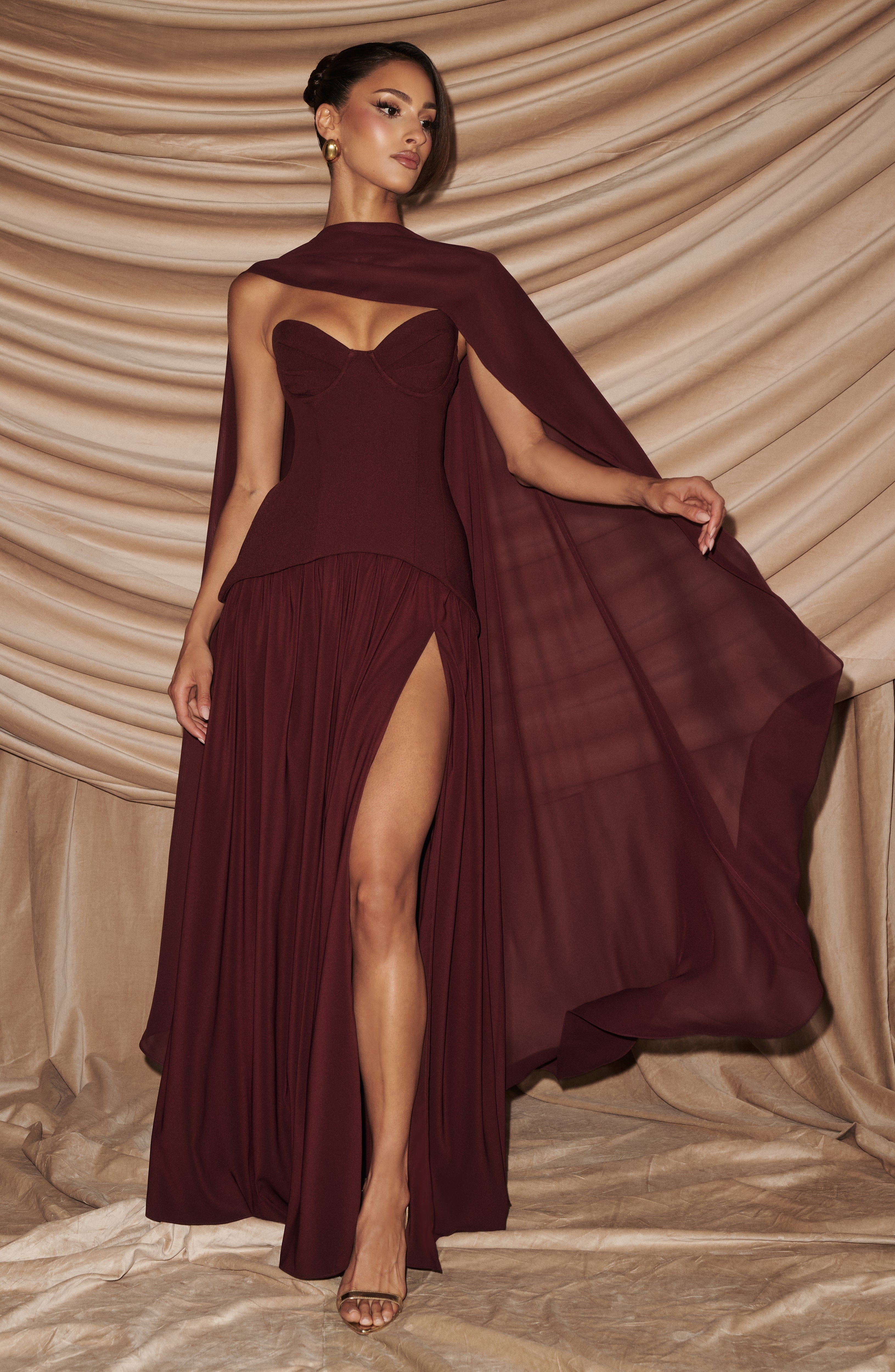 Vietta Valmont — Vestido Largo Lacado Cereza | Edición Limitada
