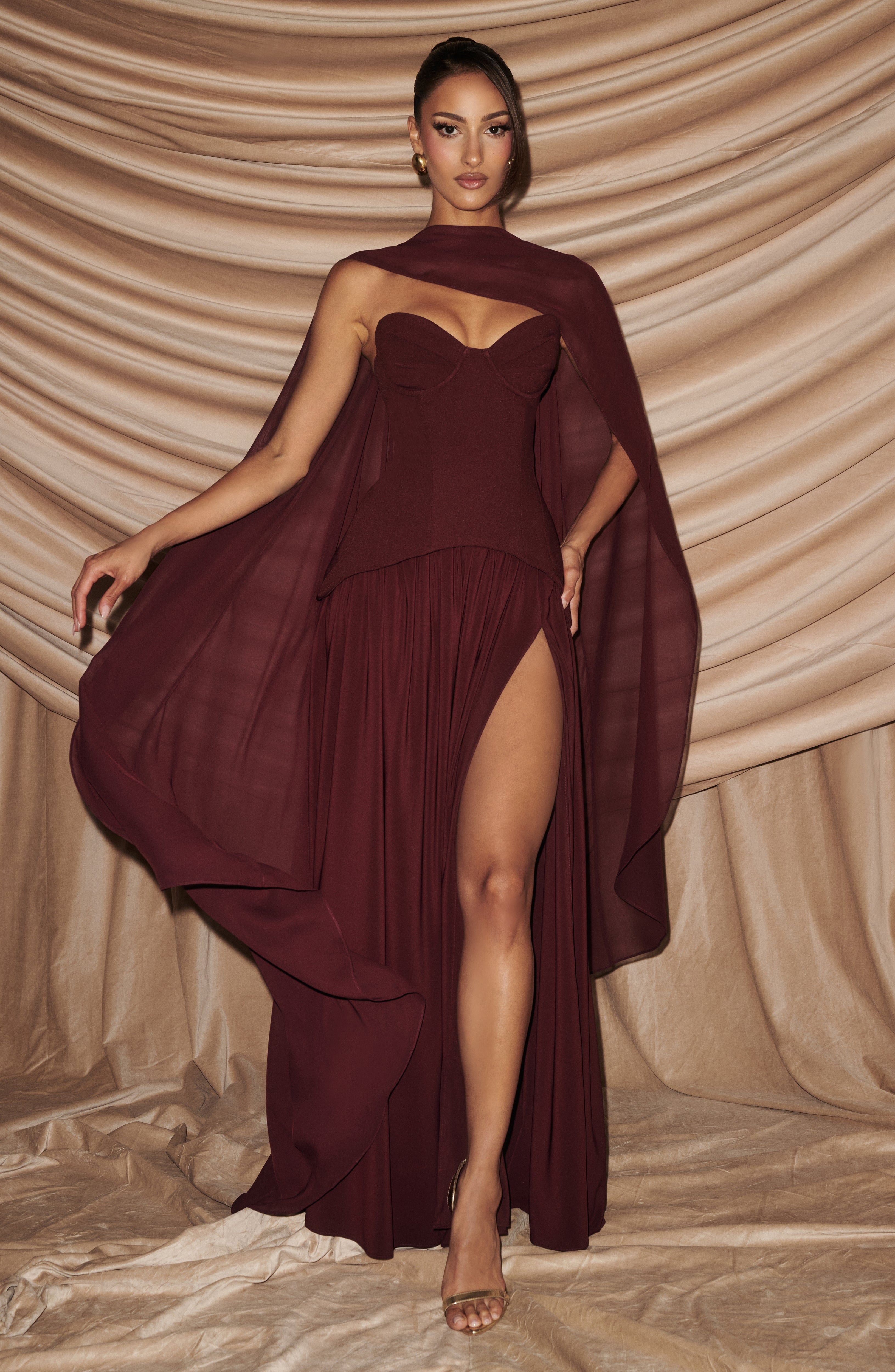 Vietta Valmont — Vestido Largo Lacado Cereza | Edición Limitada