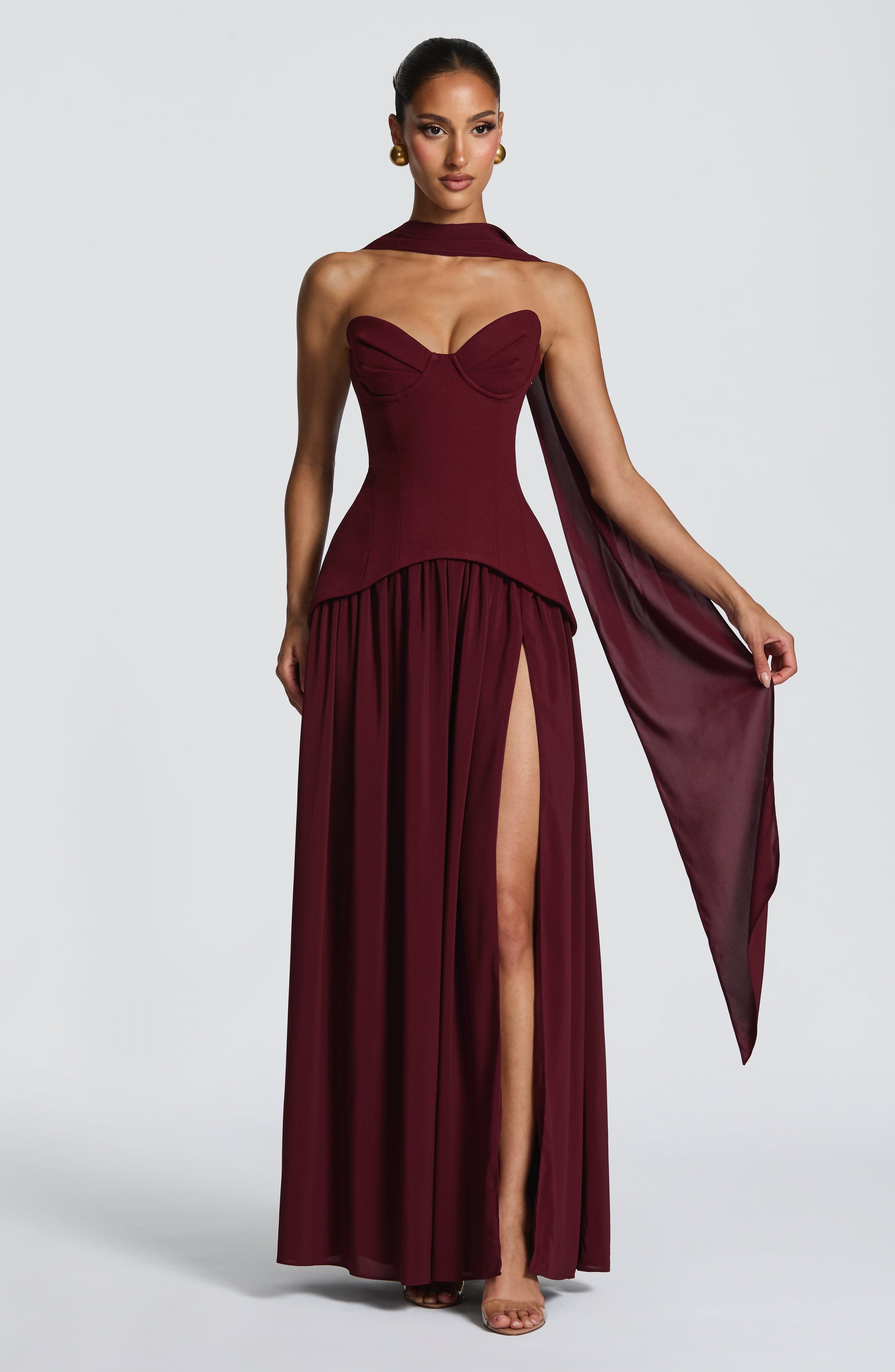 Vietta Valmont — Vestido Largo Lacado Cereza | Edición Limitada